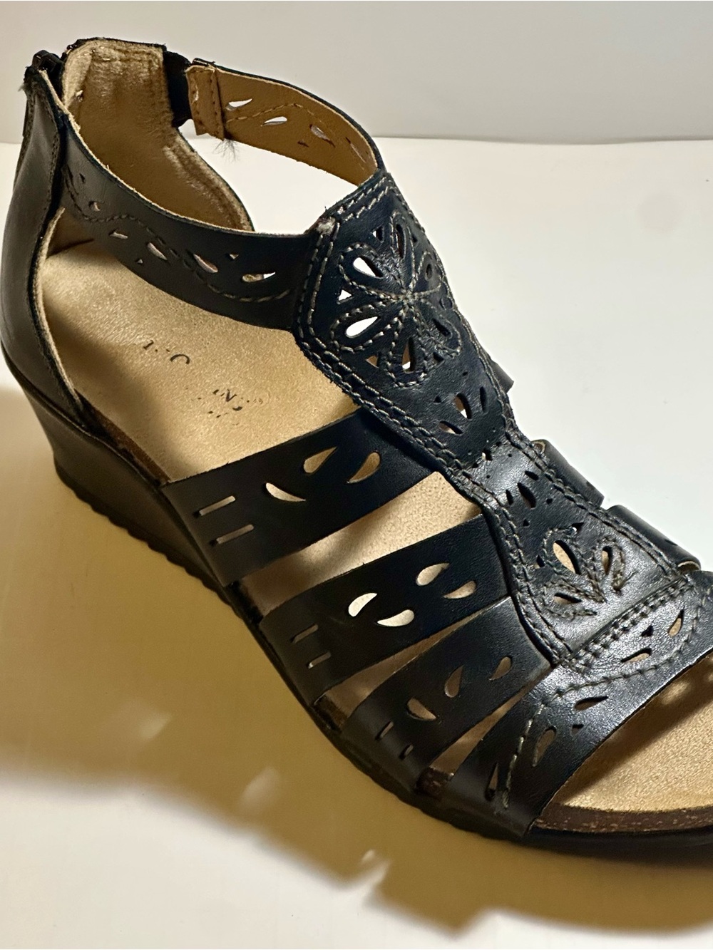 Earth Origins Black Cutout Wedge Sandals Comfort Zip 8.5 - Picture 4 of 15
